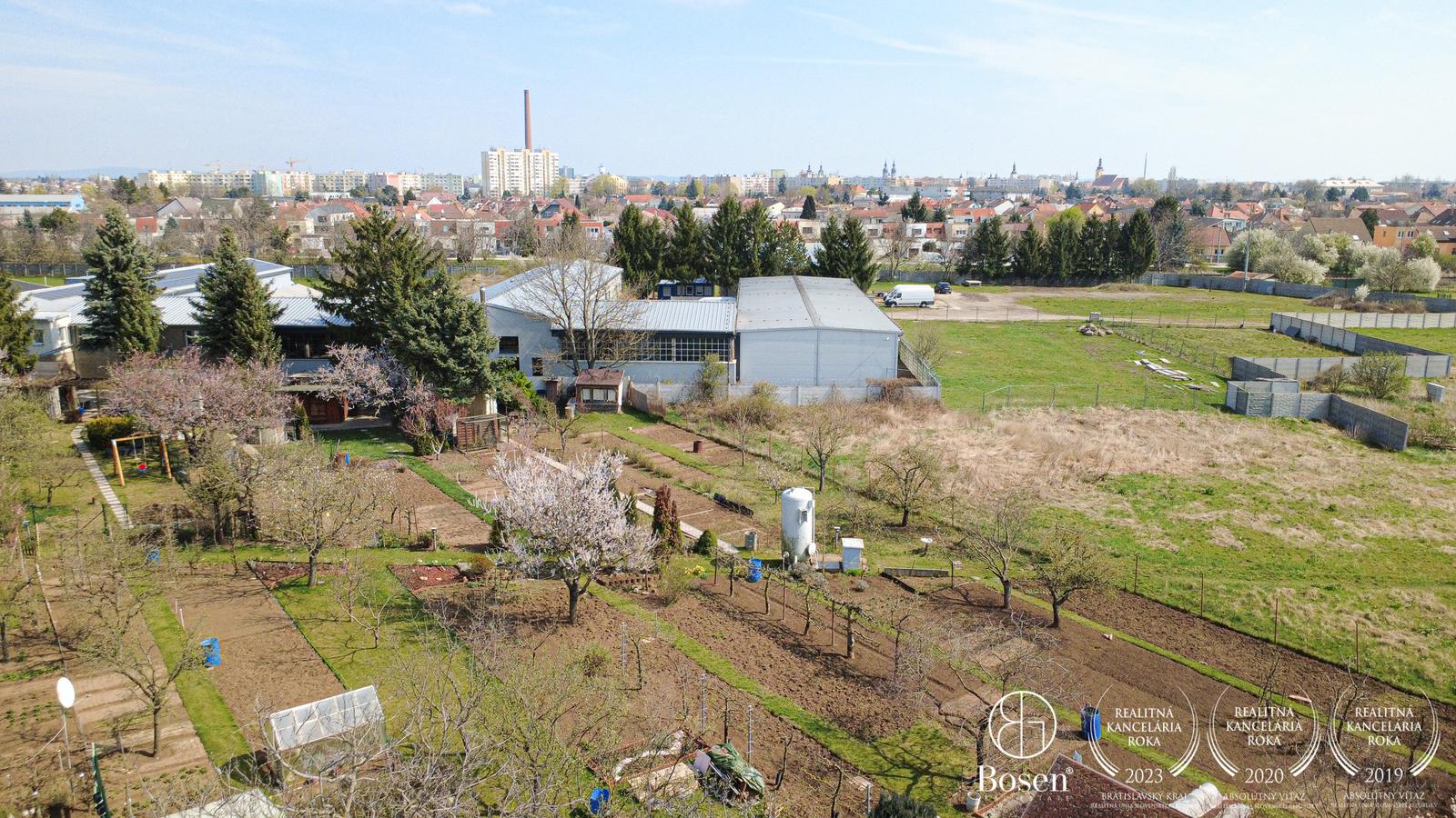 BOSEN | záhrada Kamenný mlyn, Trnava, 292 m2 – fotka 2