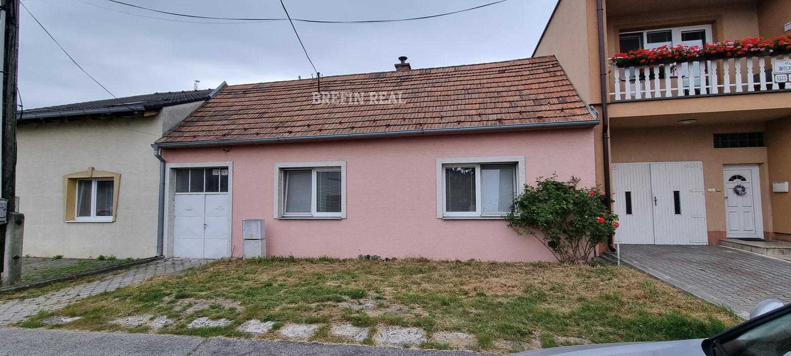 3-izbový rodinný dom s garážou a pozemkom 703 m² – Stupava – fotka 2