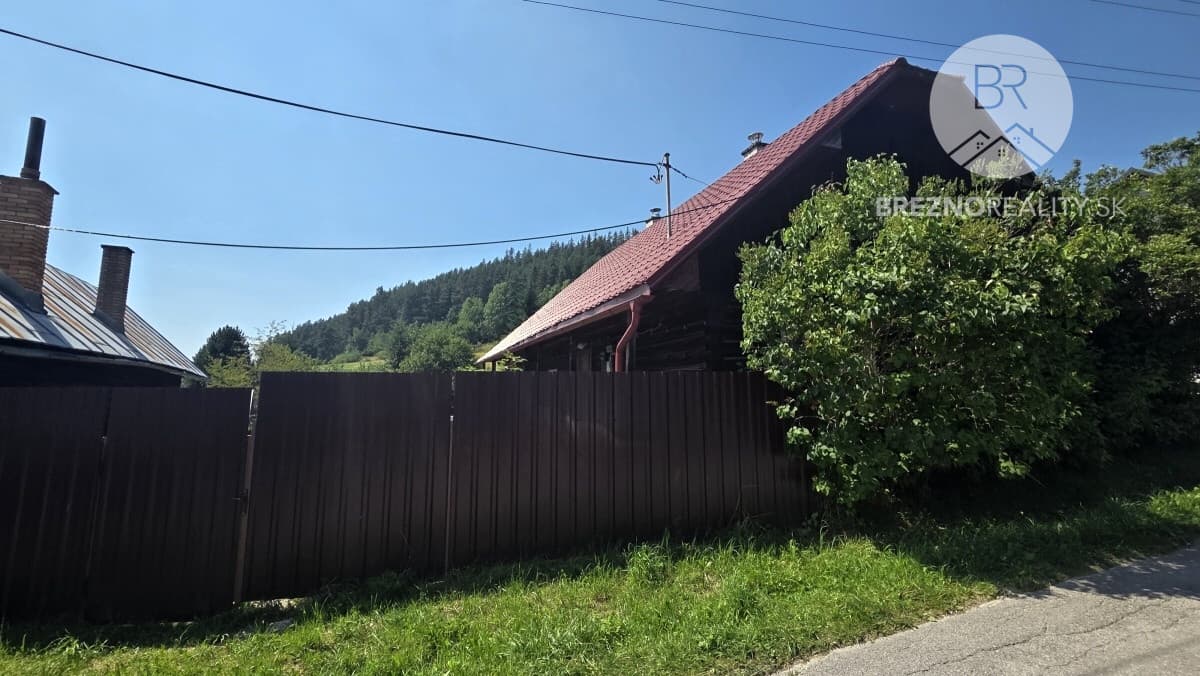 Tradičná drevenička na pokojnom  mieste - Pohorelá – fotka 2