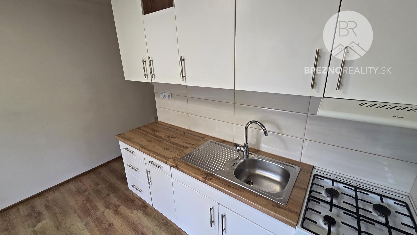 1-izbový byt po renovácii na predaj – Podbrezová, časť Kolkáreň – fotka 2