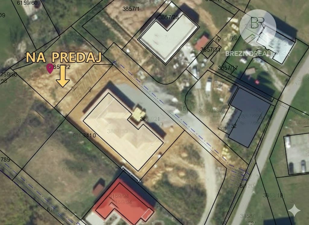 Stavebný pozemok 650 m2 na predaj - Brezno - Mazorník s krásnym výhľadom na Nízke Tatry