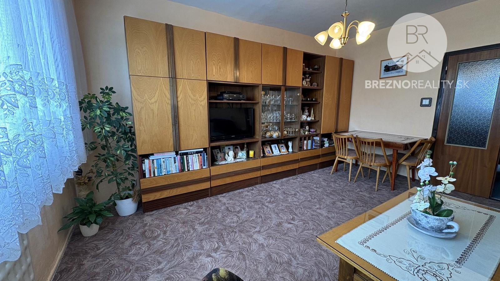 REZERVOVANÝ!!! Priestranný 3-izbový byt (70 m²) s loggiou na sídlisku Mazorníkovo, Brezno