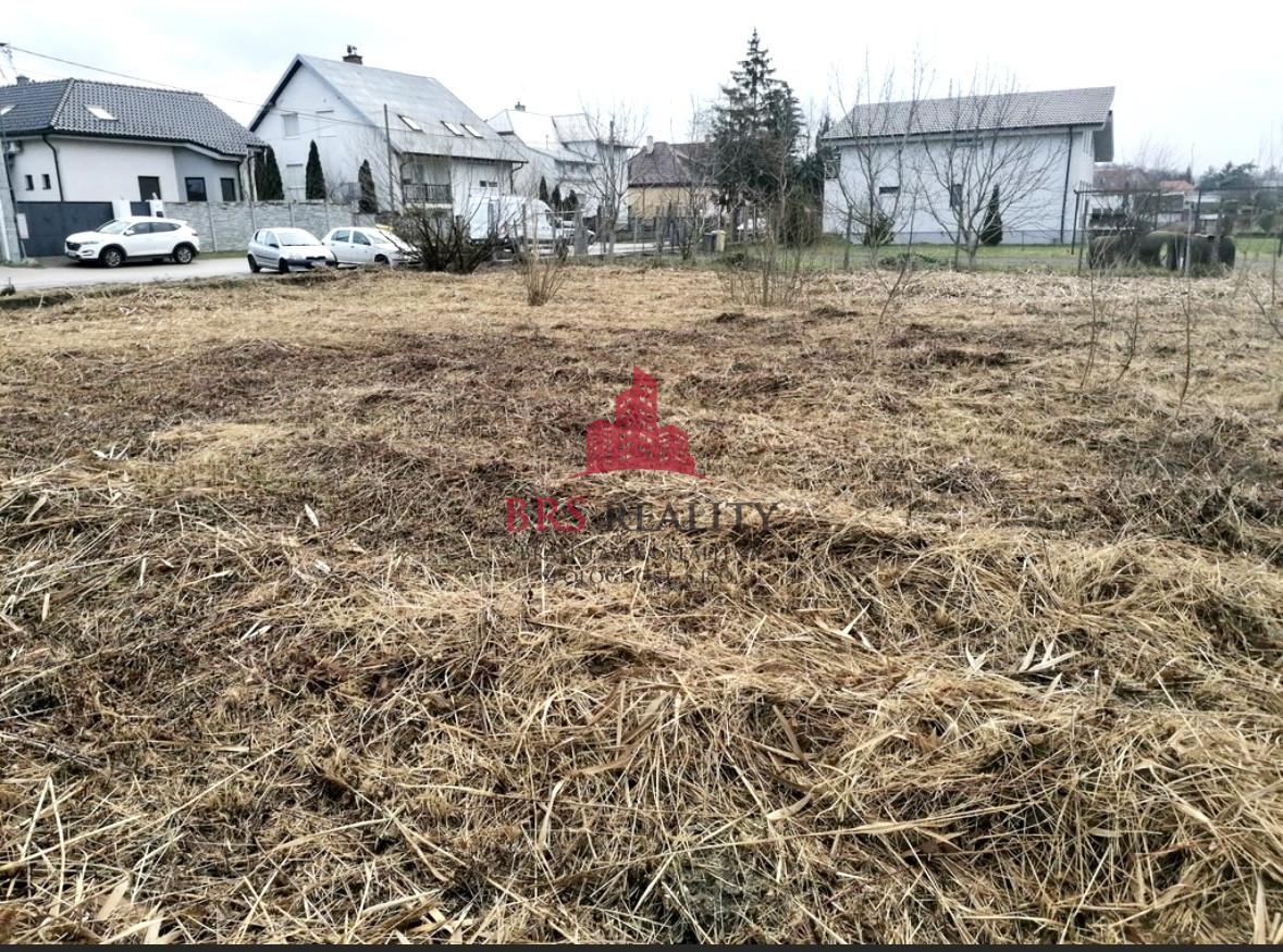 Pozemok vhodný pre výstavbu rodinných domov 2772 m2