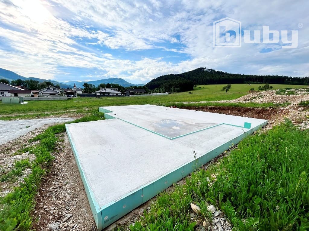 Rozostavaný rodinný dom - platňa na predaj, obec Slovany, okres Martin.