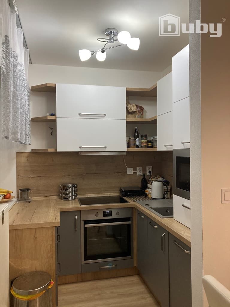 PREDAJ 3 IZBOVÝ BYT S BALKÓNOM A PARKOVANÍM, POV.BYSTRICA – fotka 2