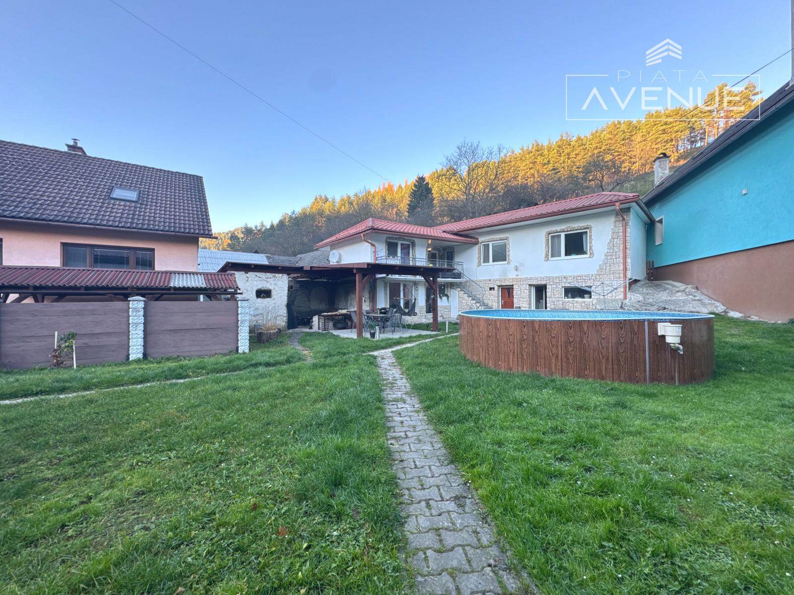 Piata Avenue | Rodinný dom s pozemkom (942 m2) - Paština Závada