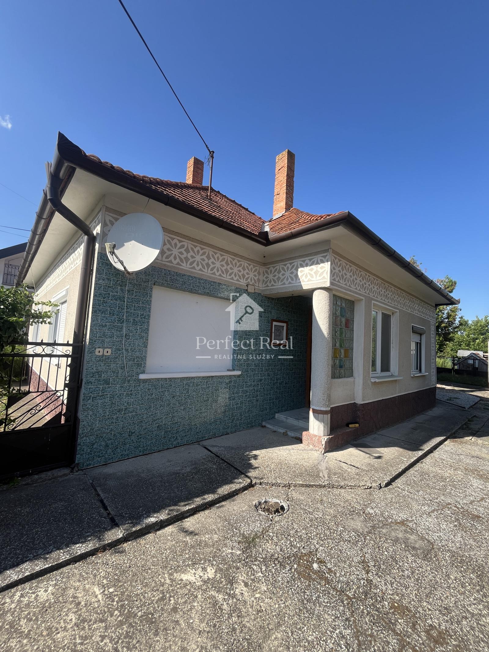 Krásny zachovalý starší 5 izbový rodinný dom v  obci Padáň