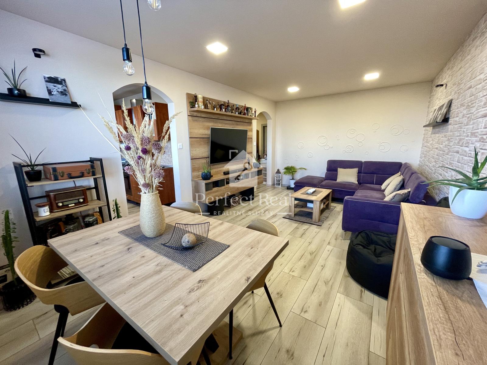 Moderný, priestranný, zariadený 3 izbový byt v obci Zlaté Klasy- NOVÁ CENA