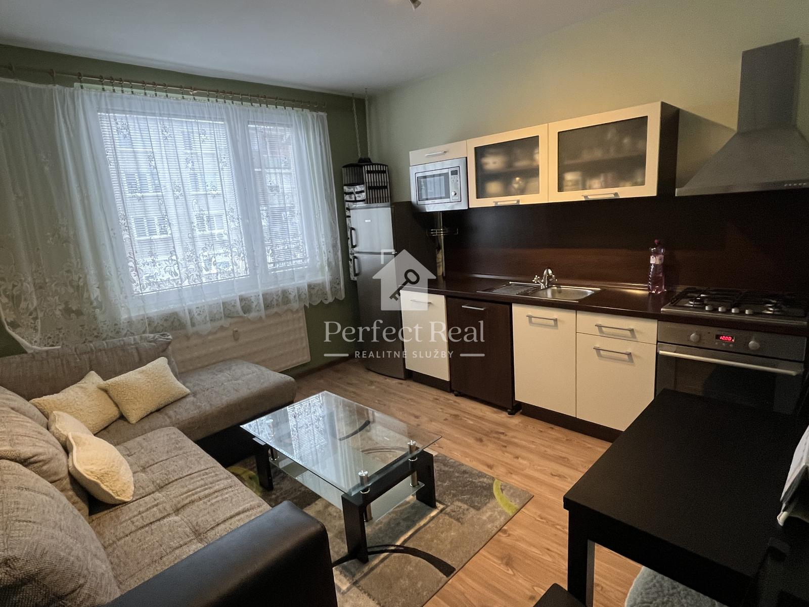 Komplet prerobený 1 izbový byt s balkónom v obci Zlaté Klasy- predáva sa so zariadením