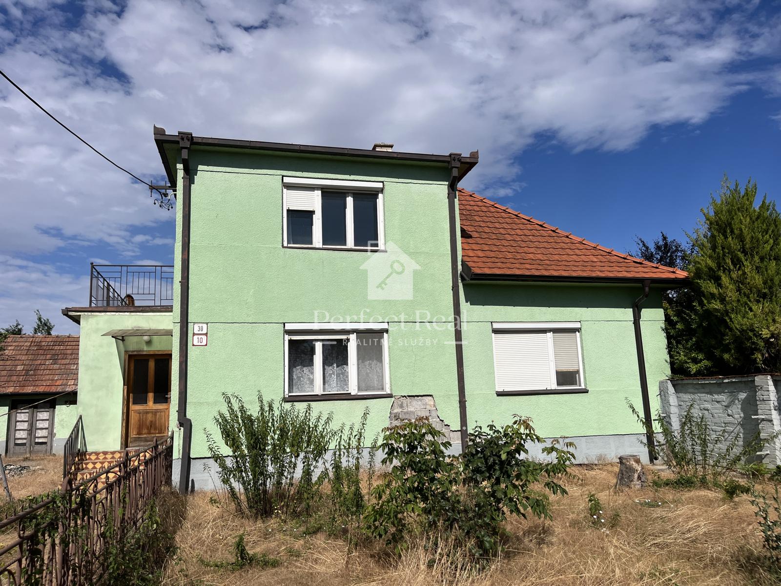 Priestranný 4 izbový rodinný dom s pozemkom iba 15 km od Bratislavy (Nová Dedinka)- nutná rekonštrukcia – fotka 2