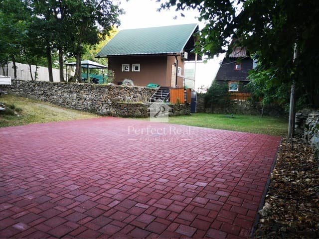 Na prenájom 2. podlažná chata s 917m2 záhradou v nádhernej lokalite Modra- Ohňavy.