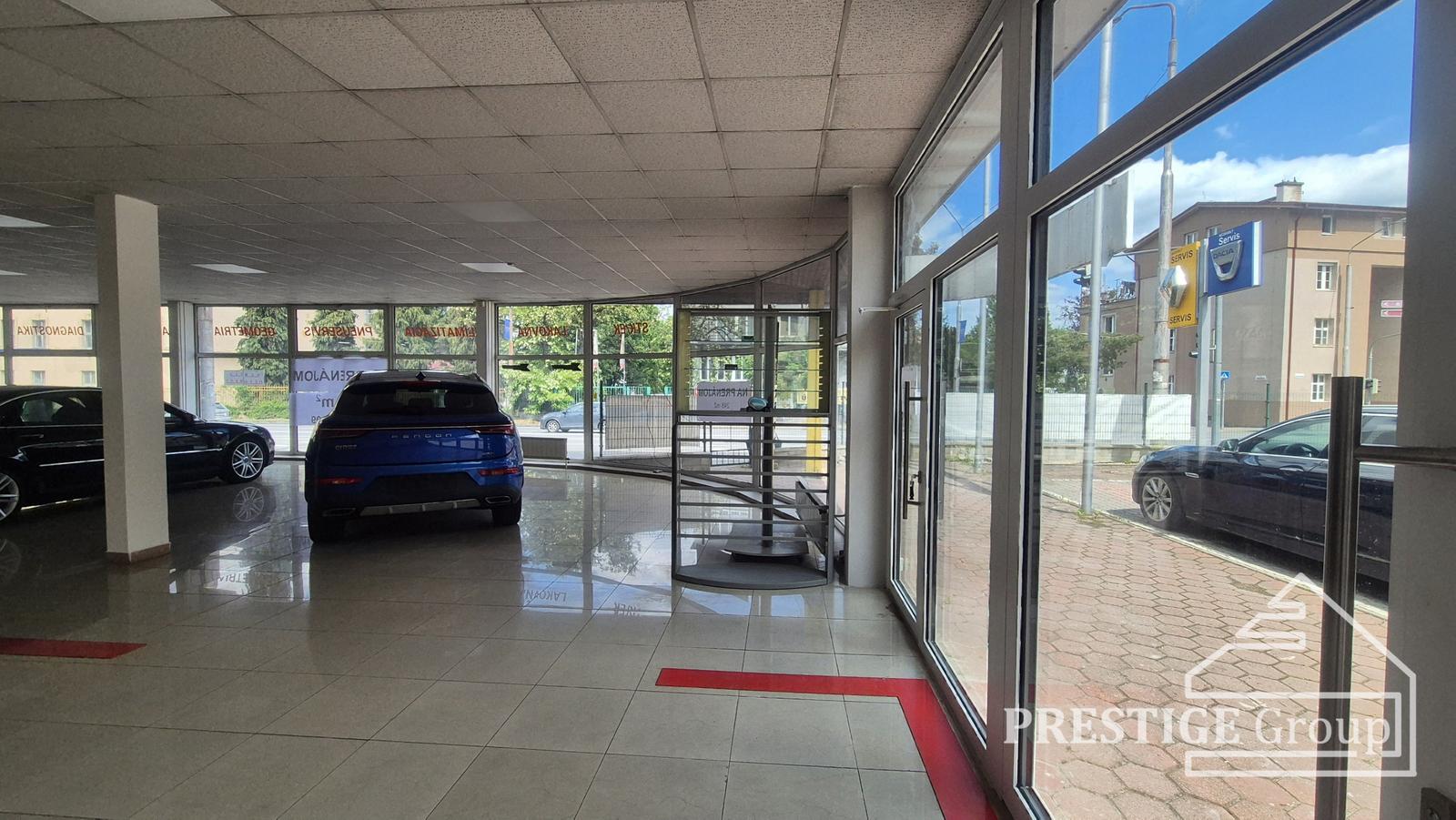 Showroom na prenájom – ideálne pre autá, motorky, Trenčín