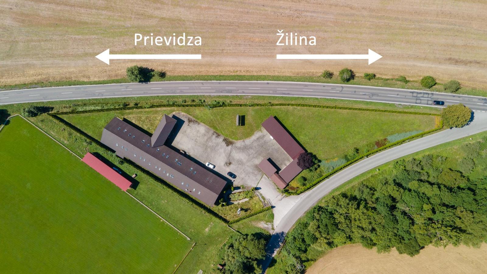 Predaj pozemku, budovy s apartmánmi, 5457 m2, Pravenec, Prievidza