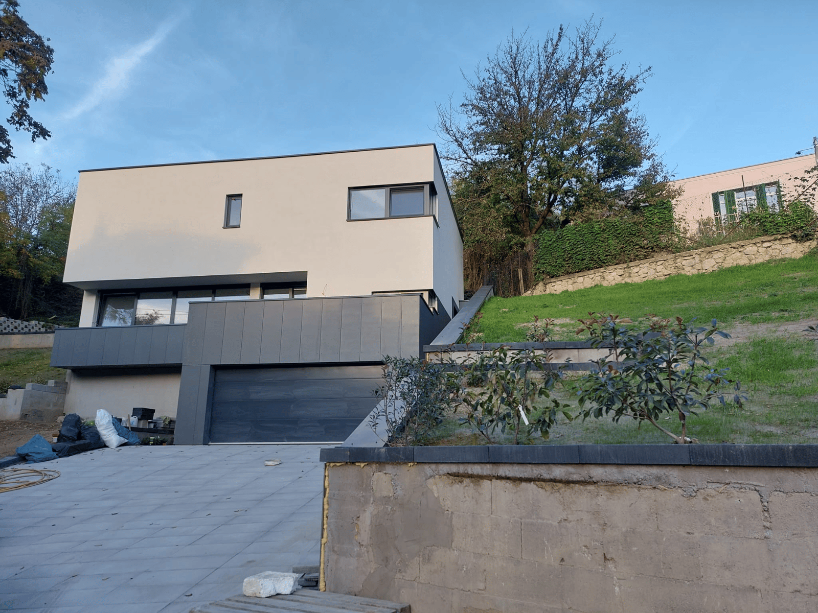 Predaj - Devín, moderný RD na kľúč, novostavba, 9 árový pozemok, Dolnokorunská ulica – fotka 2