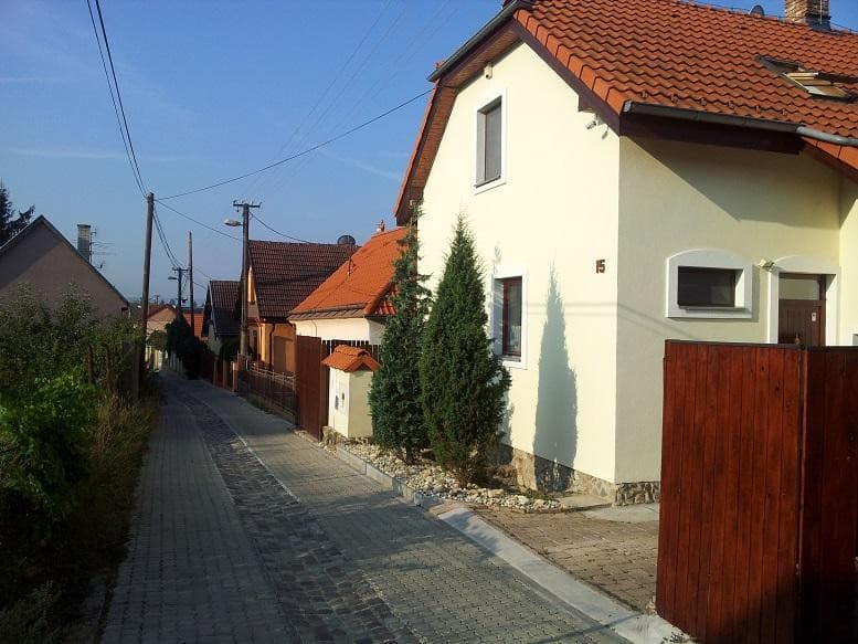 Prenájom-Bratislava- Záhorská Bystrica, 4-izbový rodinný dom s garážou