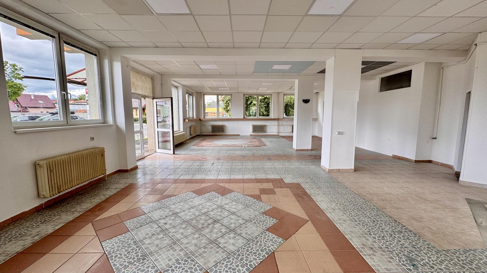 Prenájom obchodno-kancelárskych priestorov | 176 m² | Poprad - VEĽKÁ – fotka 2
