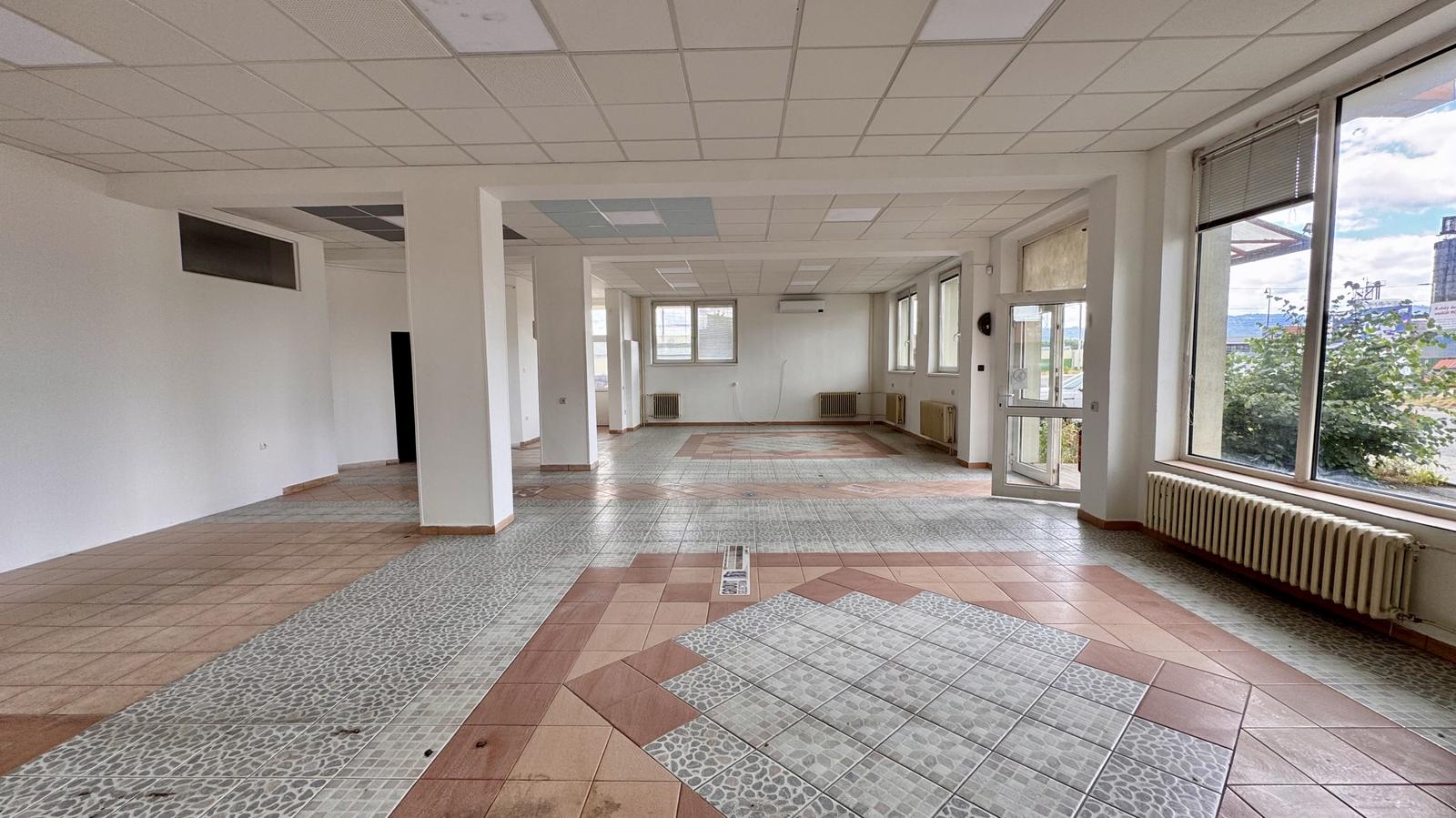 Prenájom obchodno-kancelárskych priestorov | 176 m² | Poprad - VEĽKÁ