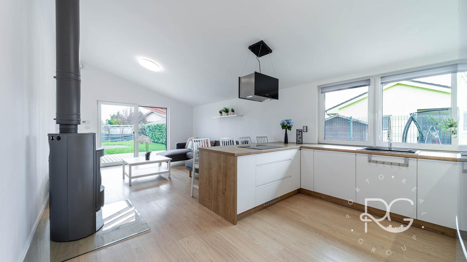 =PREDANÉ=Moderný zariadený 4izb bungalov na 7árovom pozemku 20 min.od BA – fotka 2