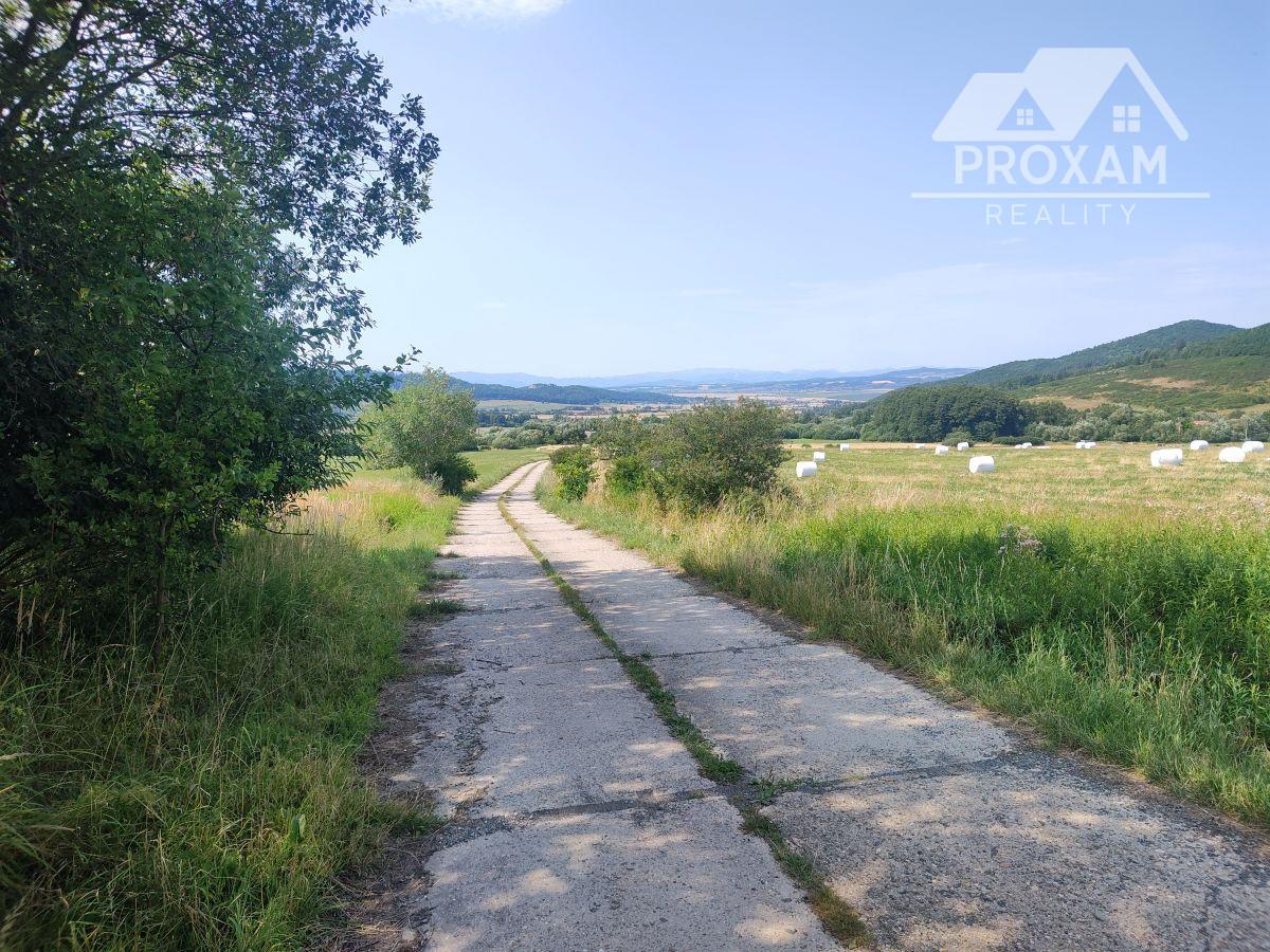 Na predaj rovinatý pozemok 1205m2 na rekreačné účely.