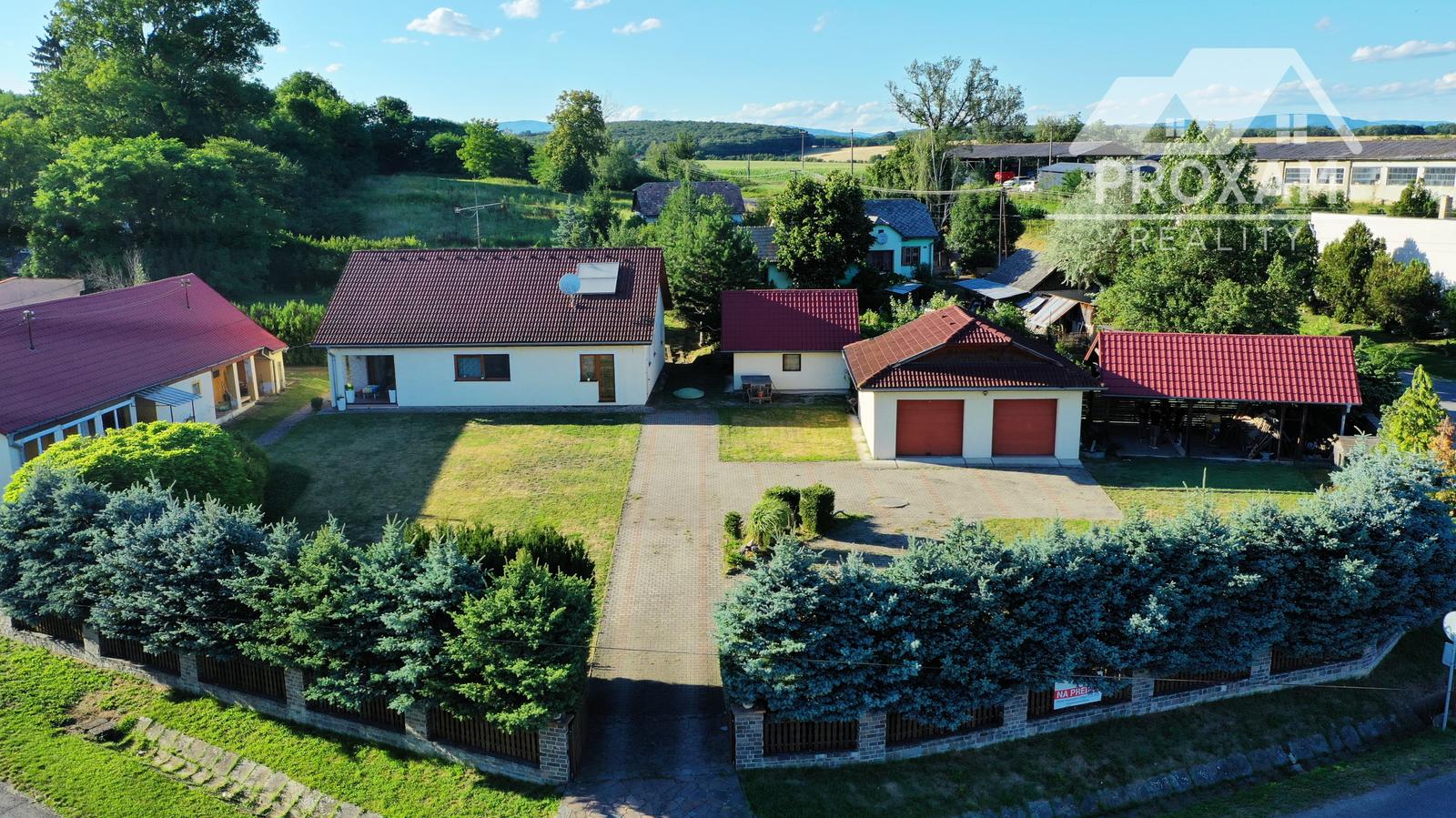 Na predaj dva rodinné domy s rozsiahlym pozemkom