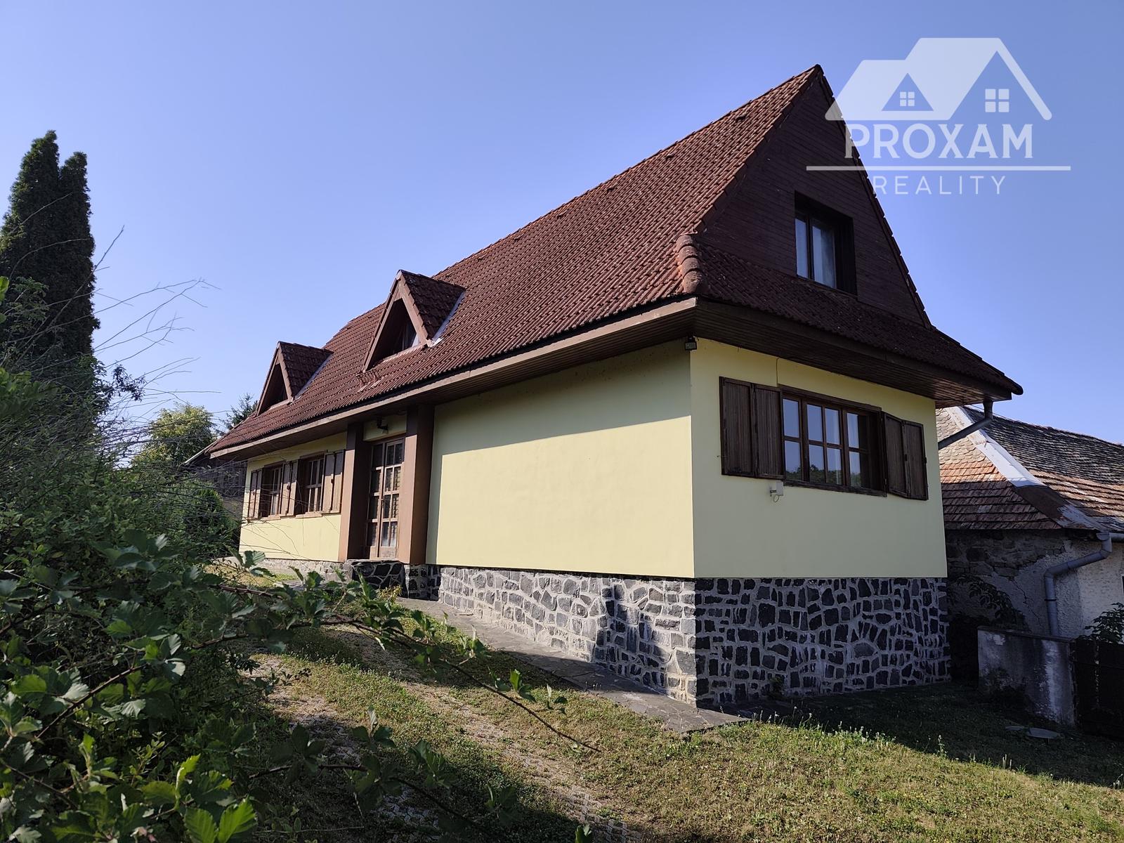Na predaj štýlový rodinný dom s rozľahlým pozemkom 4 500 m² v obci Ľuboreč