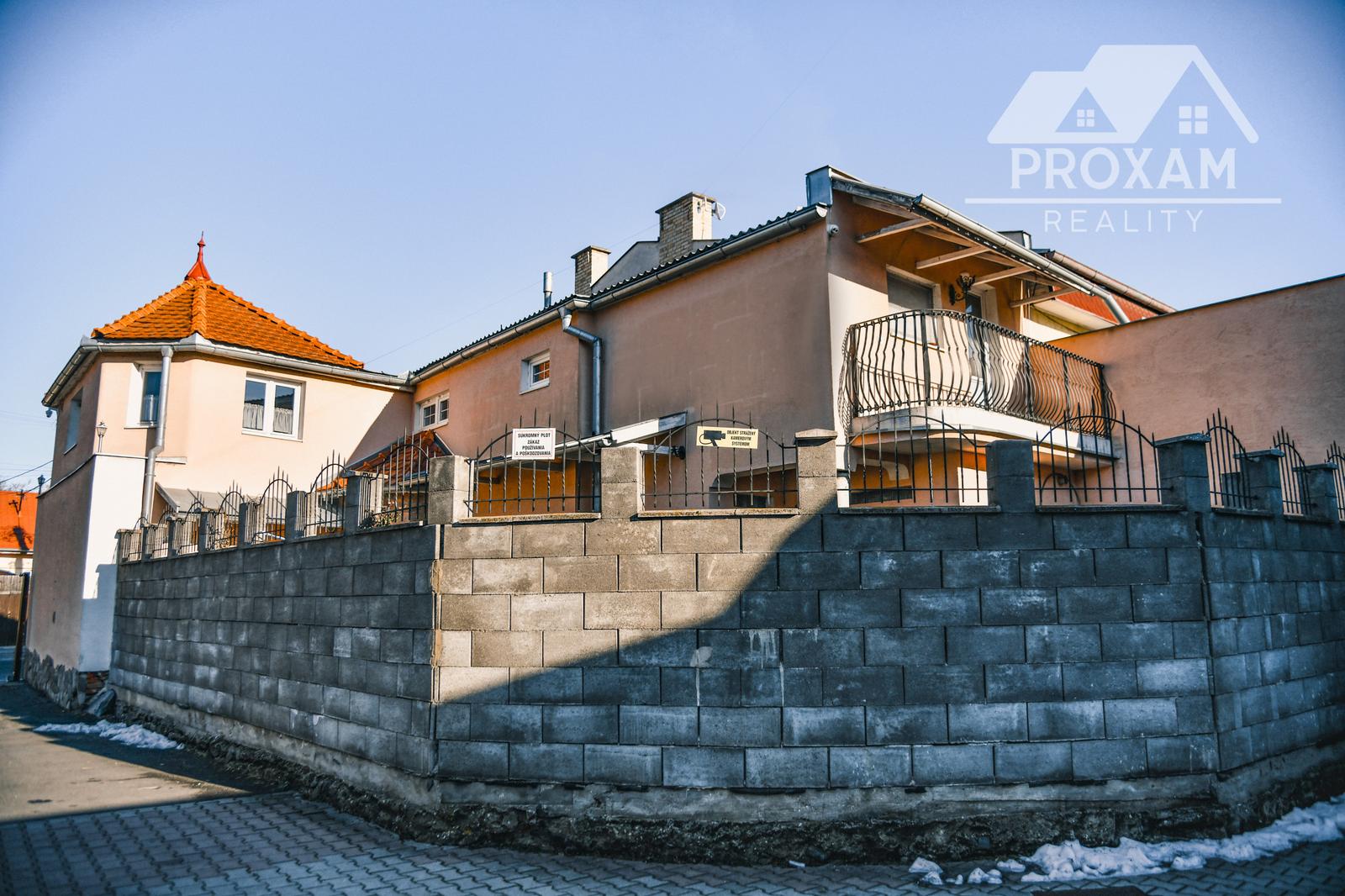 Rodinný dom s potenciálom bývania aj podnikania v Lučenci – fotka 2