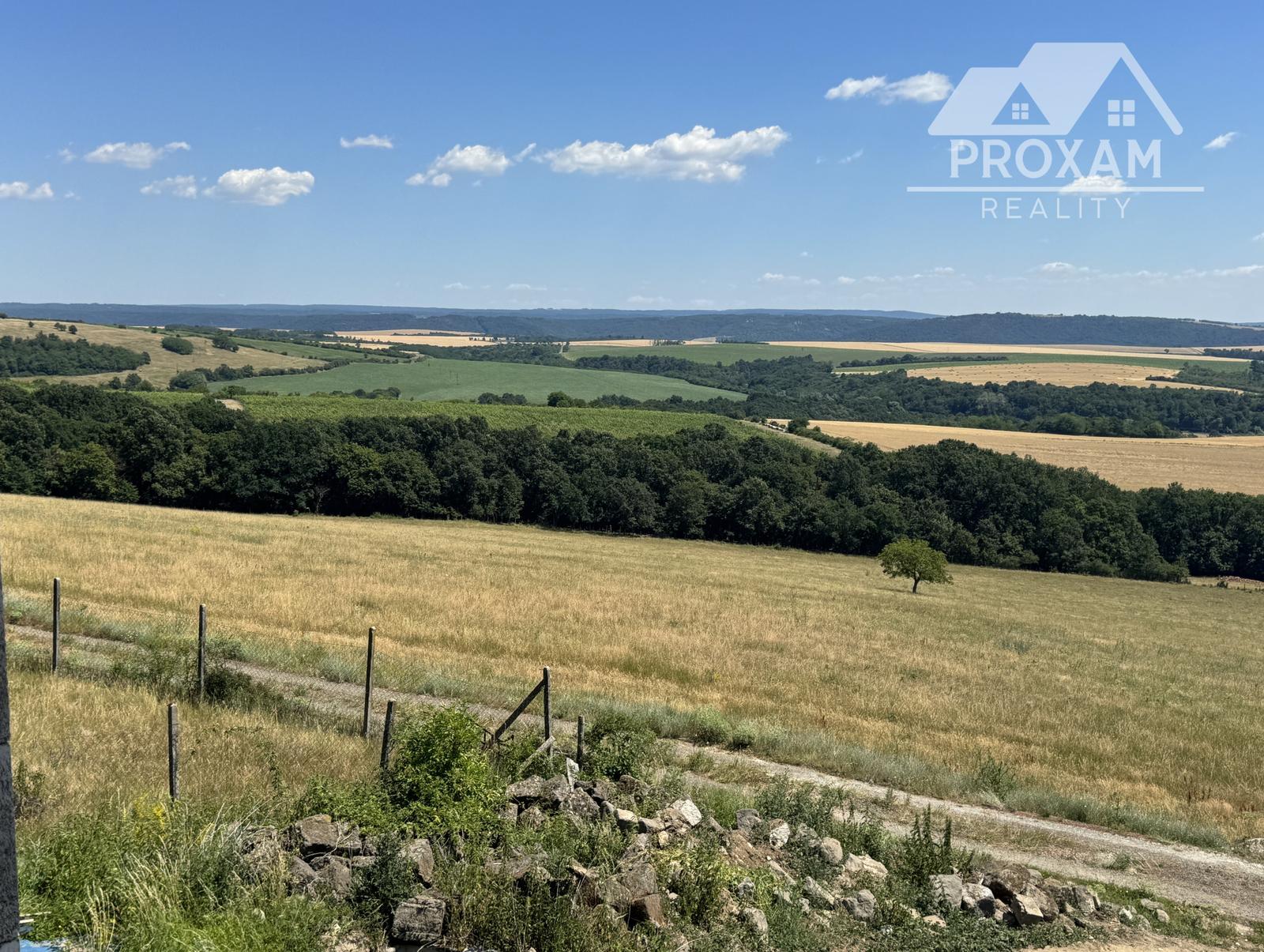 Na predaj jedinečný súbor poľnohospodárskych pozemkov a lesa, okres Krupina