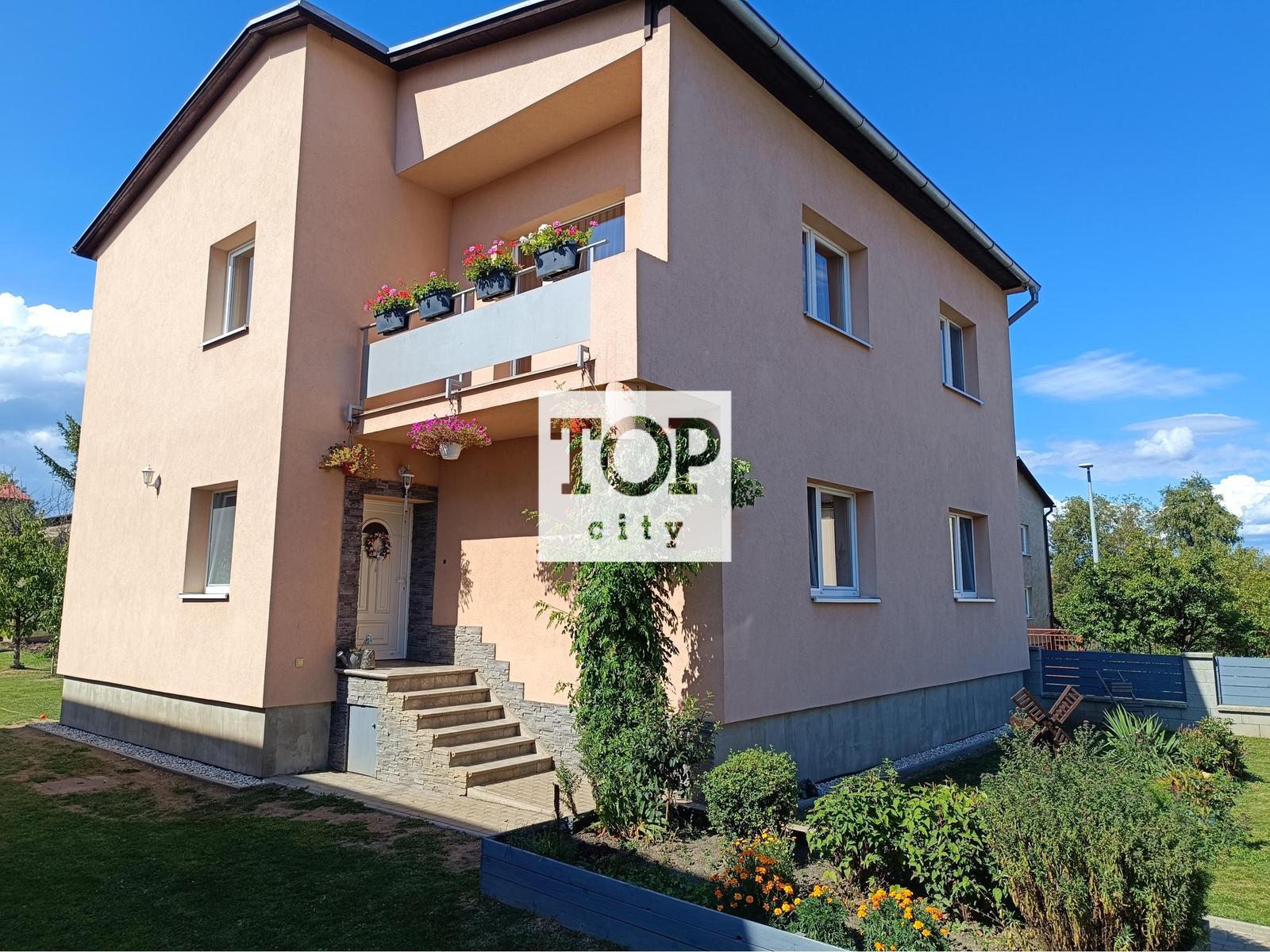 Predaj Spišská Belá 6 izbový rodinný dom, podlahová plocha 215 m2 a pozemok 783 m2.