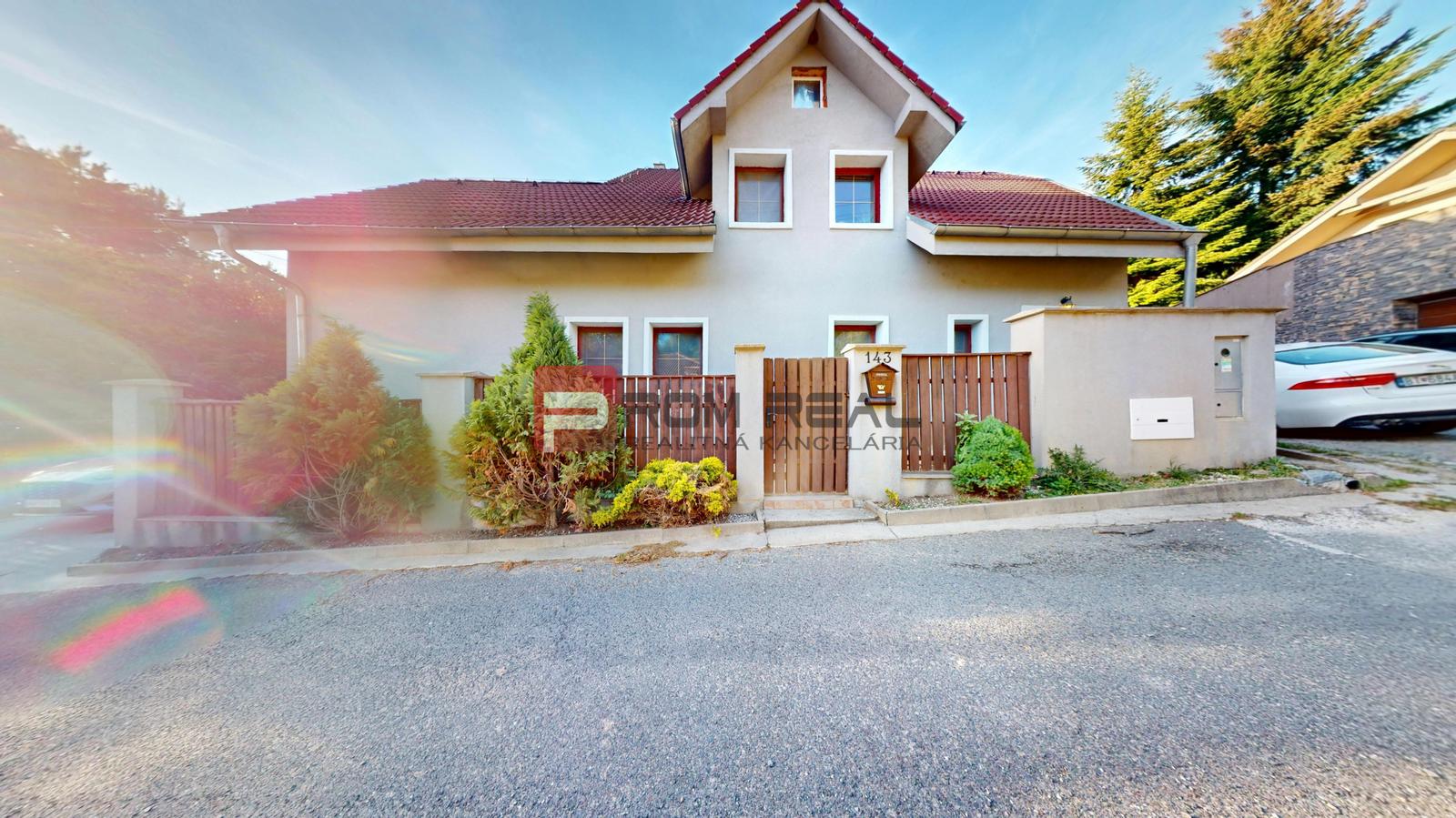 Viacgeneračný RD pod lesom v Borinke | 3 samostatné byty | Ideálny na bývanie aj investíciu