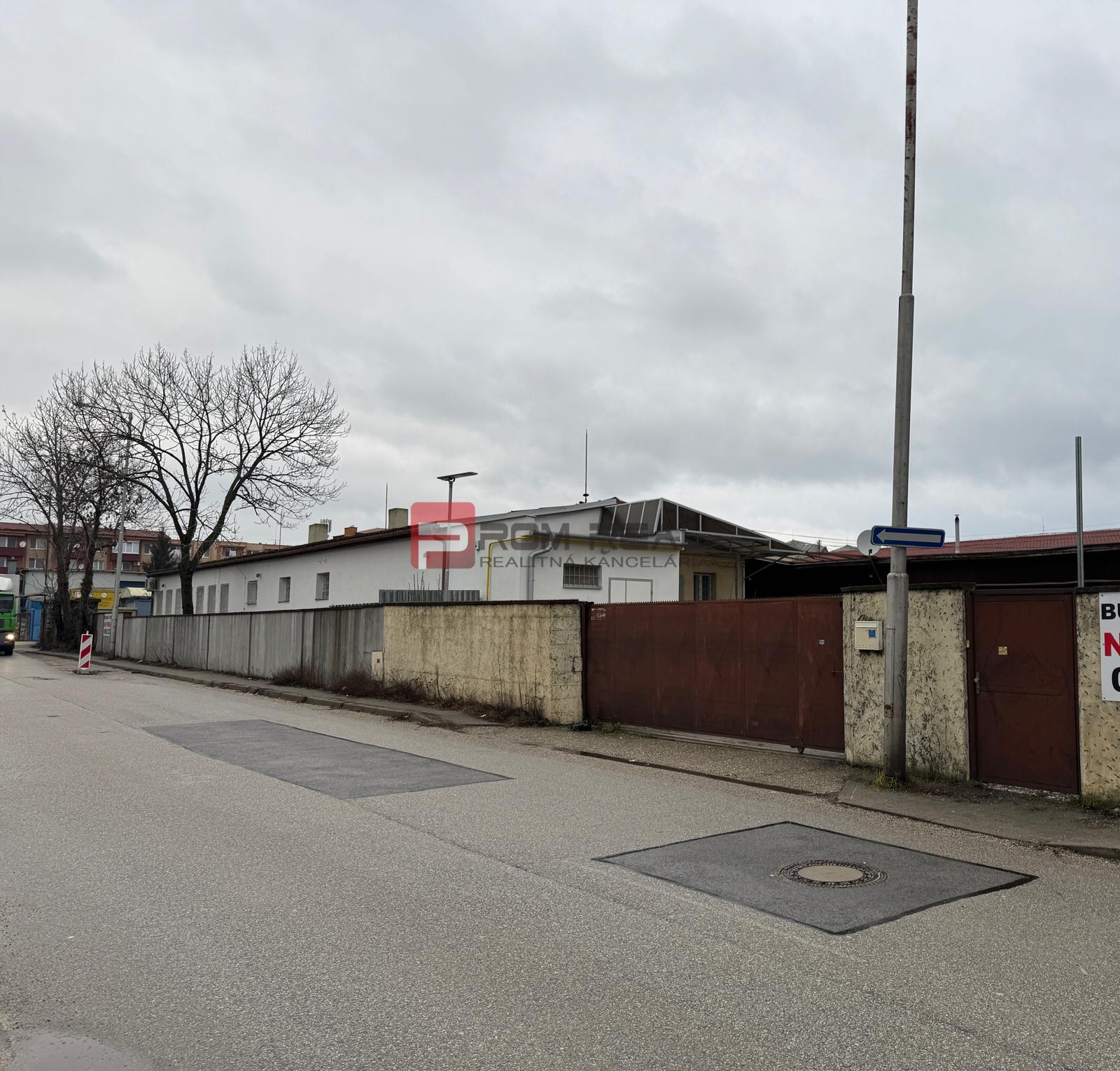 Prenájom budovy na podnikanie s vlastným dvorom – fotka 2