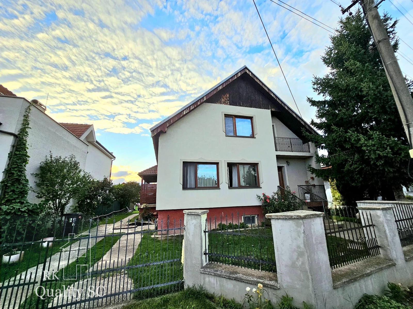 REZERVOVANÉ - NOVÁ CENA - Okr. Senec - TUREŇ - EXKLUZÍVNE NA PREDAJ rodinný dom na 8 á pozemku s veľkometrážnymi izbami