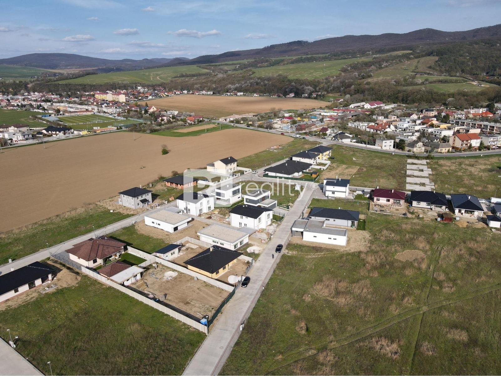 Lukratívny stavebný SPA pozemok (784 m2) / Banka pri Piešťanoch