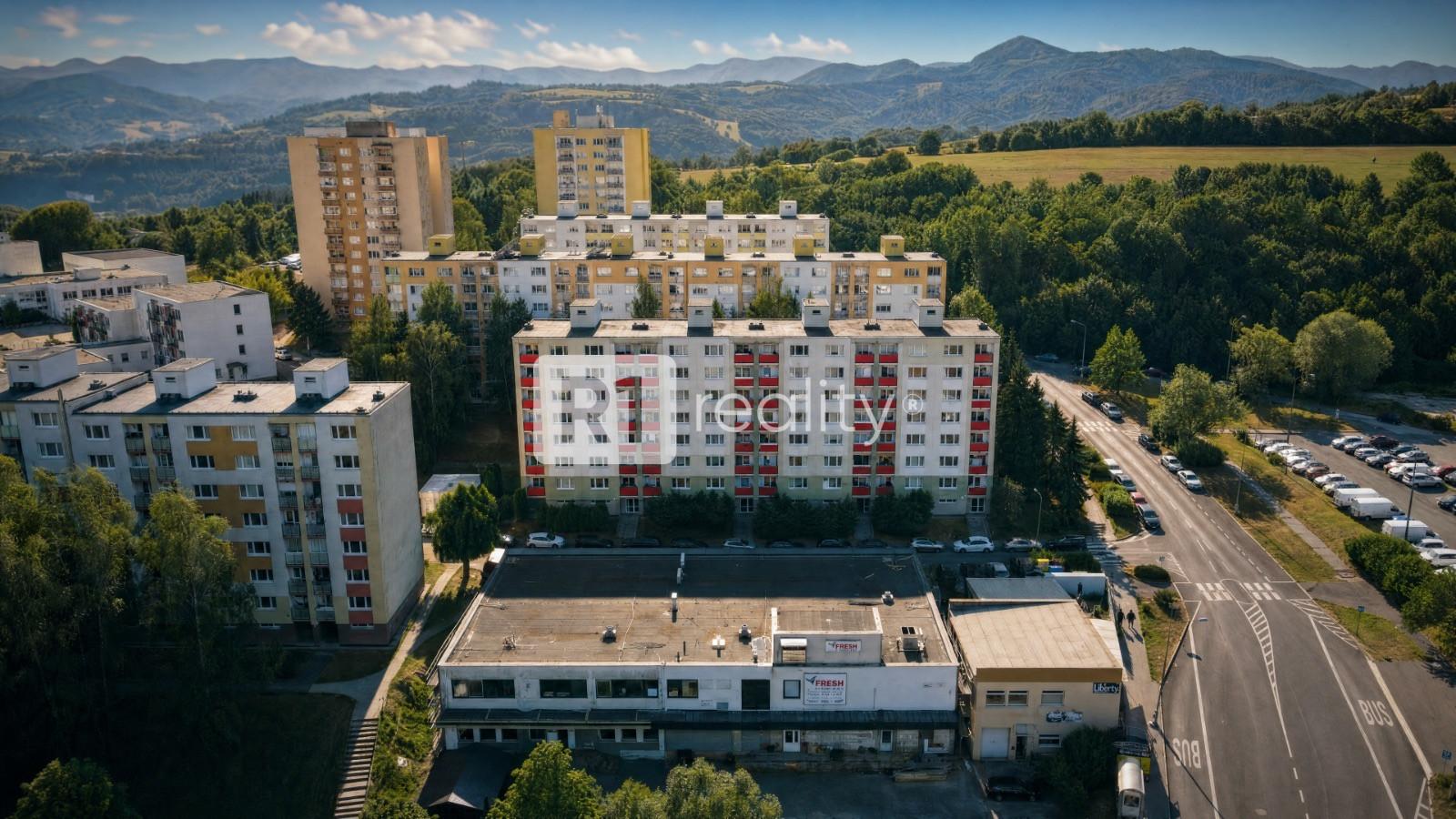 REZERVOVANÉ  Zariadený 3 izb. byt "LEN SA NASŤAHOVAŤ" / Sásová - Banská Bystrica