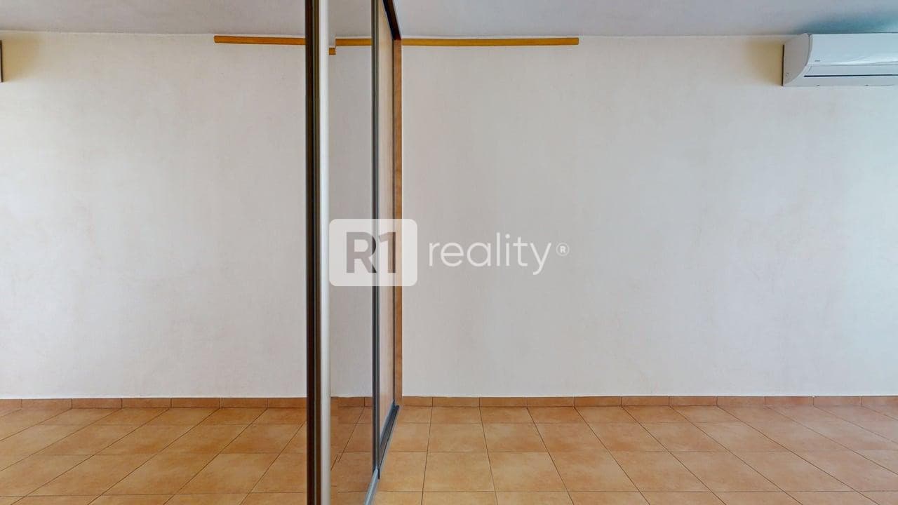 Priestranný 2 izbový byt DOMINOVÁ CESTA / Banka – fotka 2
