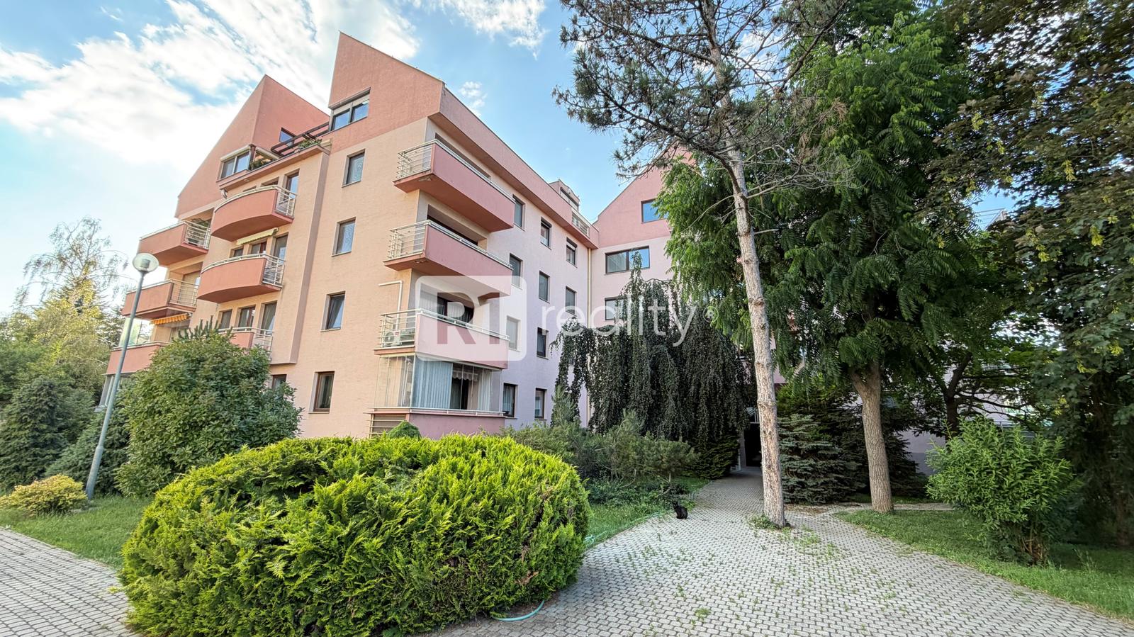Lukratívny 4 izbový byt STROMOVÁ /167 m2/ Piešťany