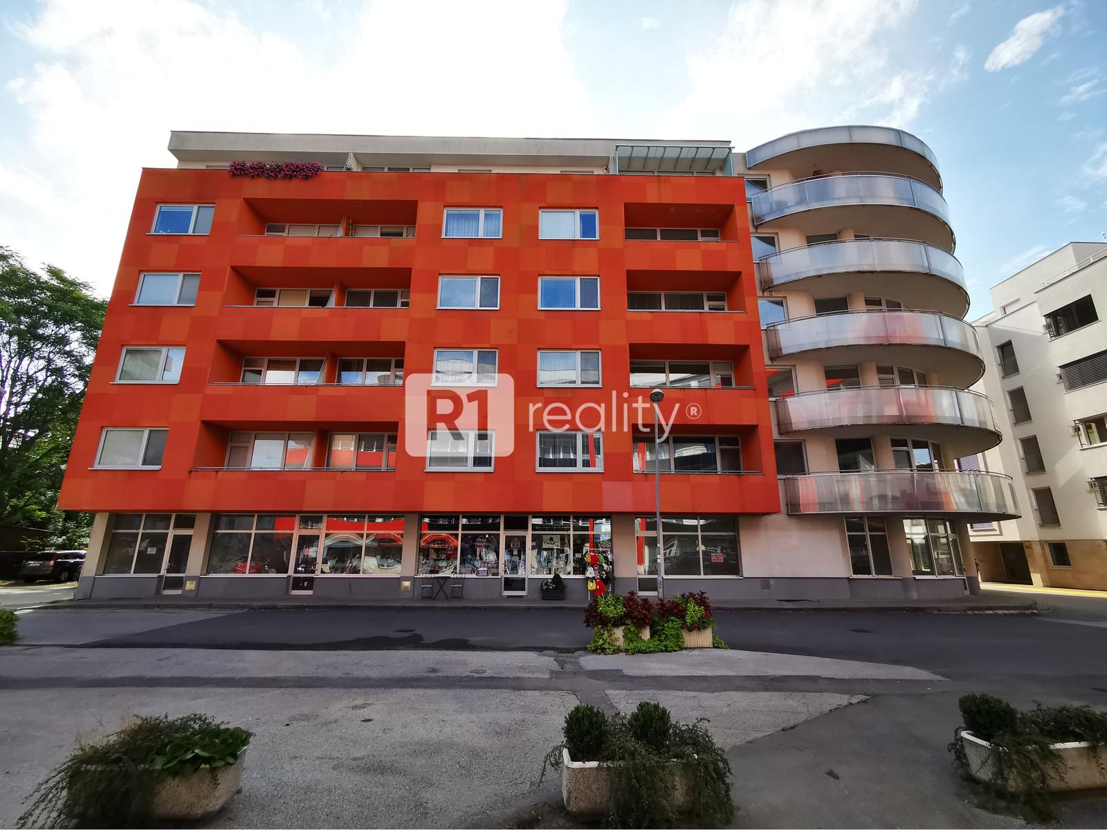 Lukratívny, zariadený 3 izb. byt "CENTRUM LIVING" / Piešťany