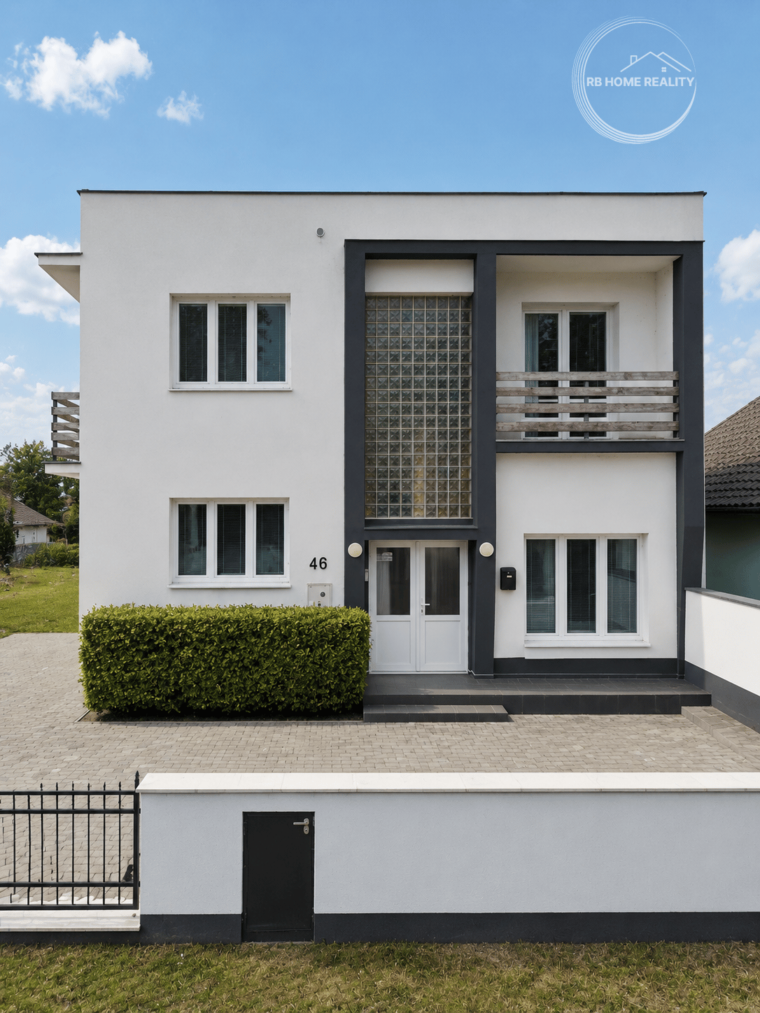 NA PREDAJ PRIESTRANNÝ 6-IZBOVÝ DOM | 195 m² | bývanie aj podnikanie | Veľké Dvorníky