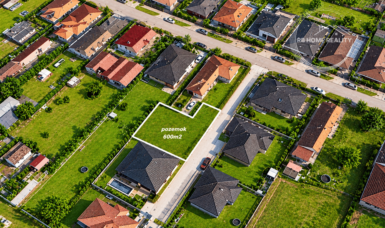 NA PREDAJ STAVEBNÝ POZEMOK 600 m² | šírka 22 m | inžinierske siete | Rohovce