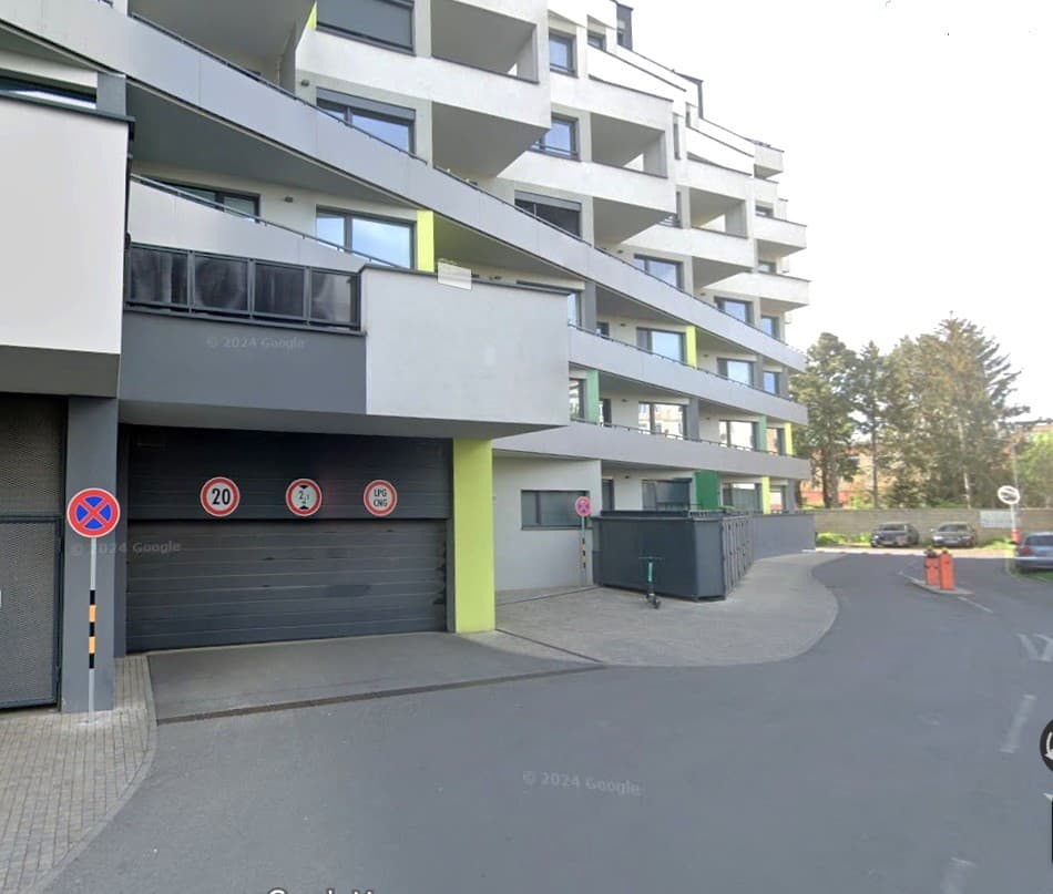 REZERVOVANÉ>>> Vnútorné park. miesto, Rezidencia pri radnici, Strojárenská ulica, Košice - centrum