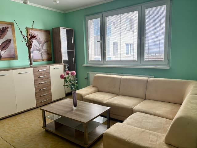 3-IZBOVÝ BYT S LOGGIOU A BEZPLATNÝM PARKOVANÍM – BRATISLAVA-RAČA – fotka 2