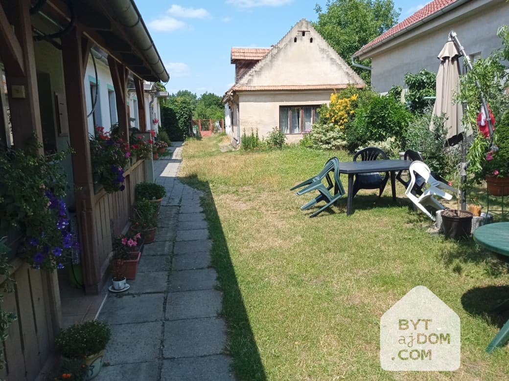 Na predaj: Pozemok so starším rodinným domom v Stupave