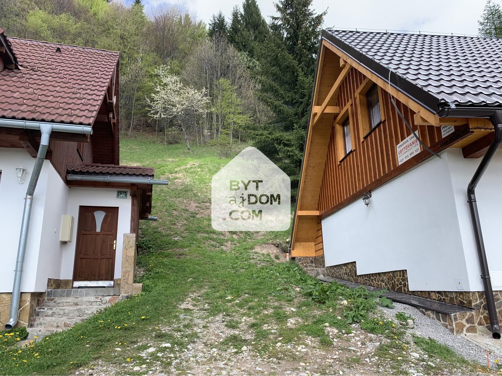Na predaj pozemok 812 m² v srdci Donovál