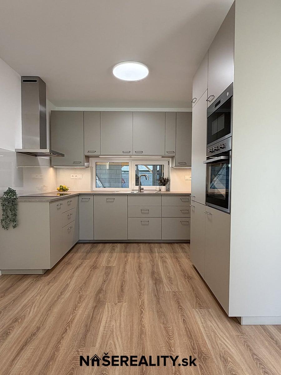 PRIESTRANNÝ 6-IZBOVÝ RODINNÝ DOM NA PRENÁJOM V KALINKOVE – NOVOSTAVBA 157 m² – fotka 2