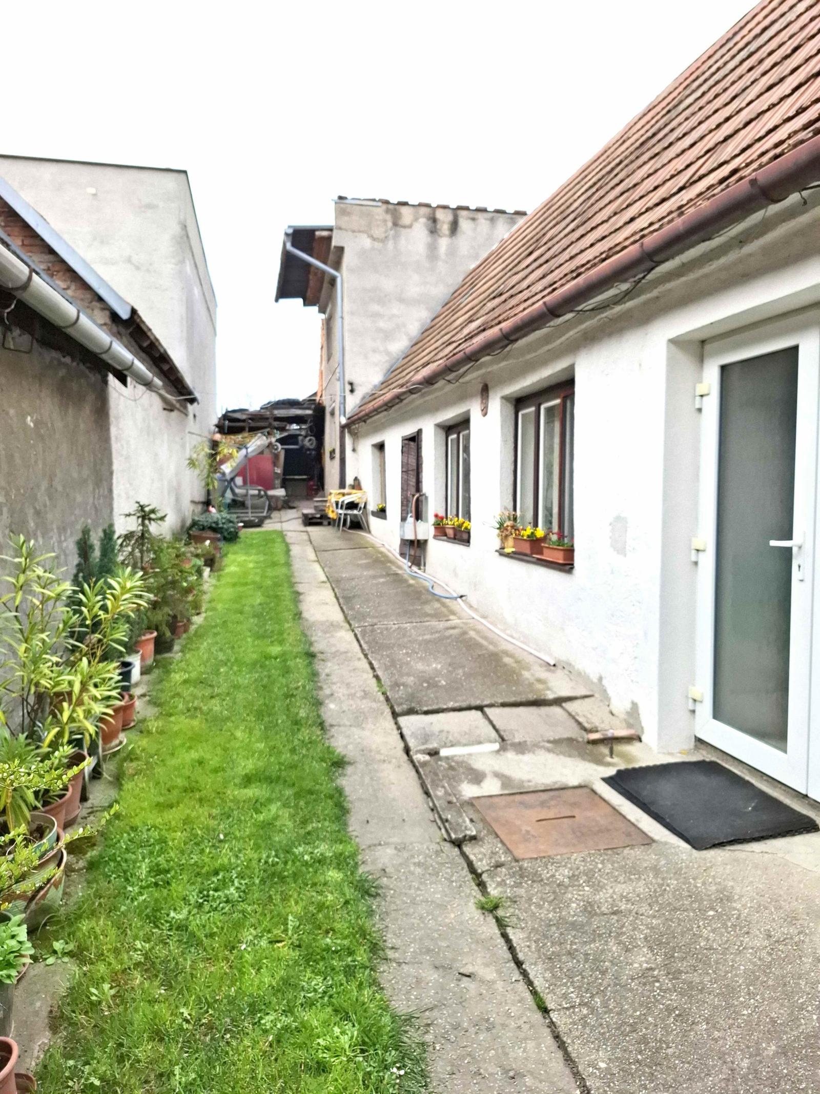 pokojná časť: RD + menší RD prístavba: poz. 659 m2, ul. Národná, Modra - KRÁĽOVÁ, 280,-/m2 (celkom - 180 880,-€) – fotka 2