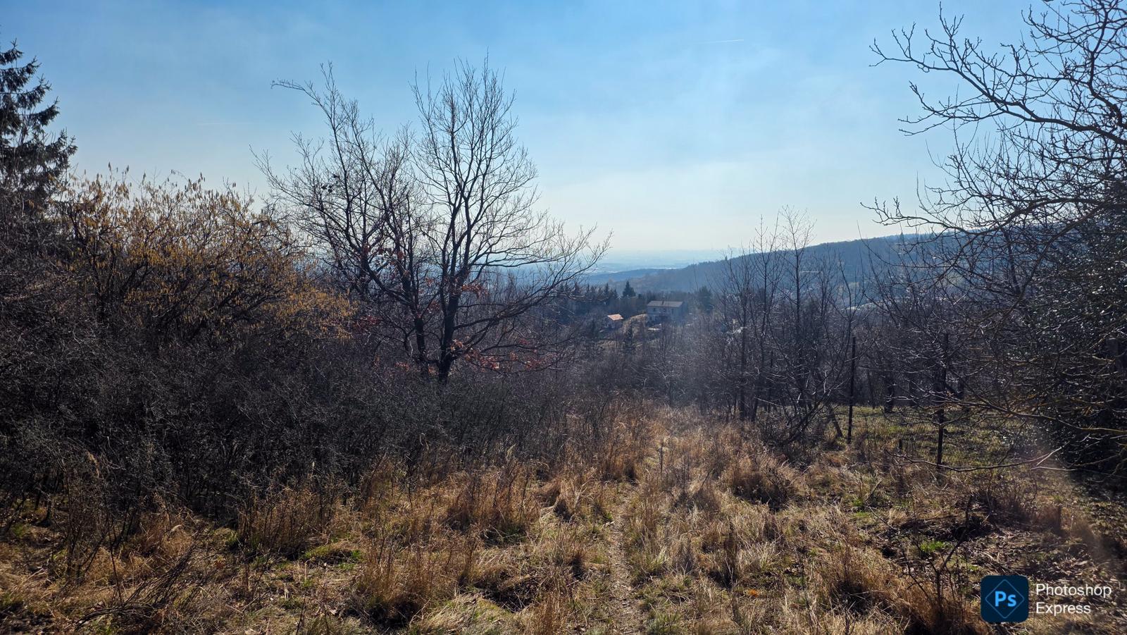 Na predaj krásny slnečný pozemok, 4163m2, Svätý Jur - časť Prostredné, s možnosťou výstavby