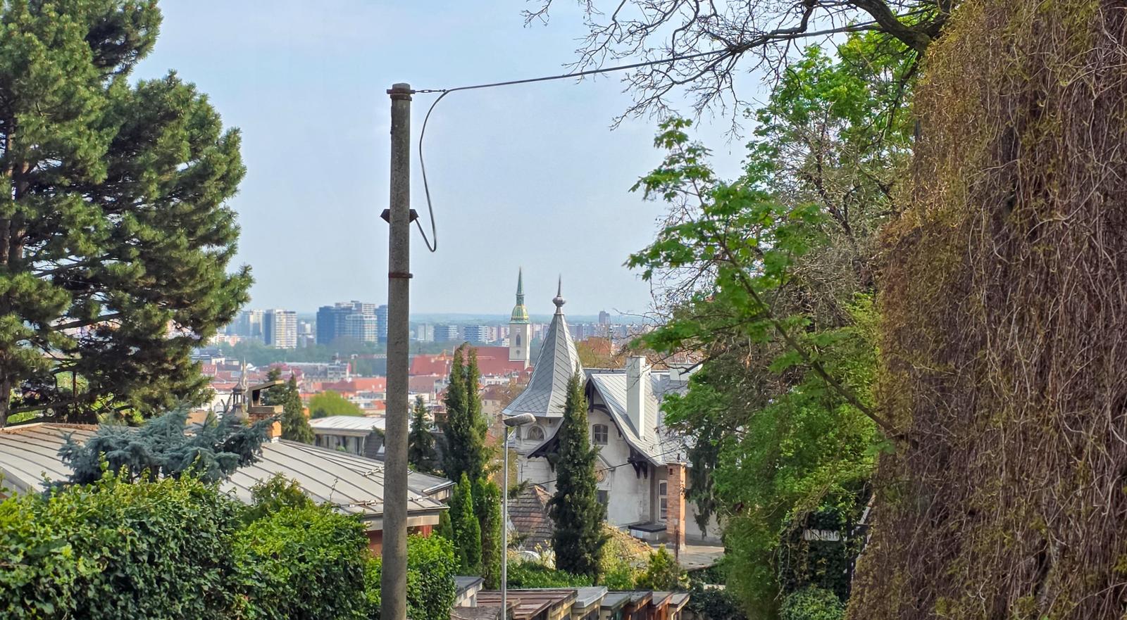 Na predaj 2 izb. byt, prízemie 51,7m2, vila Martha, Novosvetská ul., podiel na krásnej záhrade, 2 x pivnica