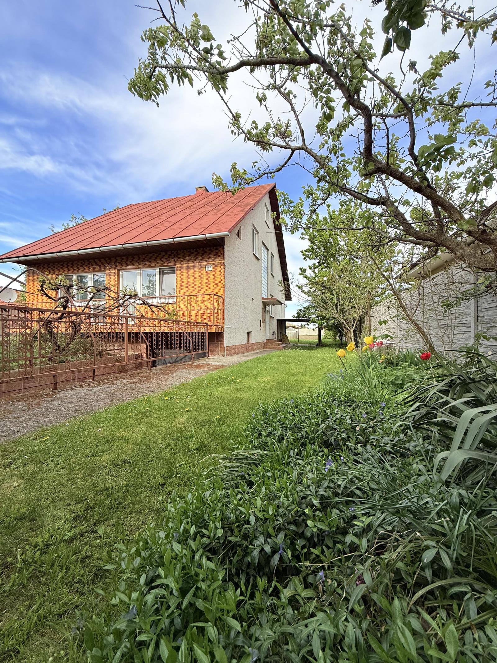 Viacgeneračný 10-izbový rodinný dom, ÚP 340m2, pozemok 638m2 – fotka 2