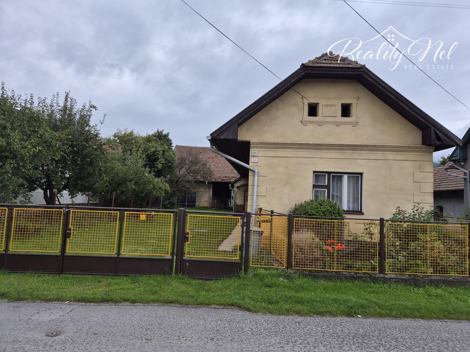 Predaj staršieho rodinného domu s veľkým pozemkom na začiatku Priekopy v Martine