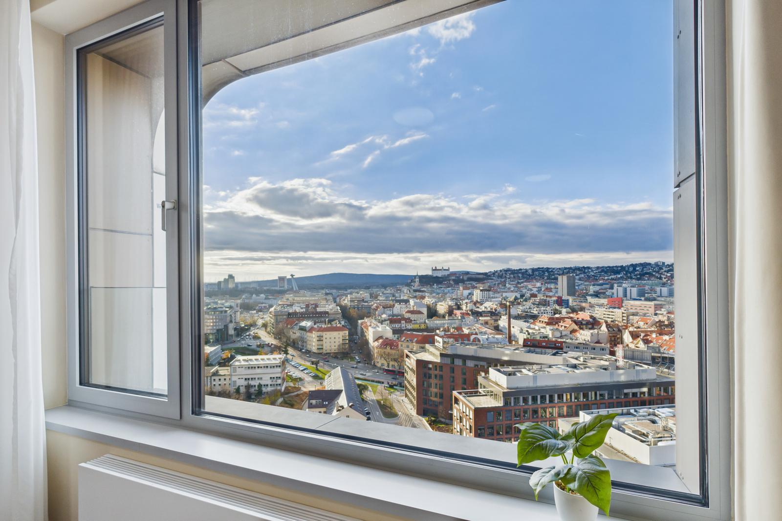 Štýlový 2-izbový byt (50 m²) s úžasným výhľadom na Bratislavský hrad v SKY PARKU – fotka 2