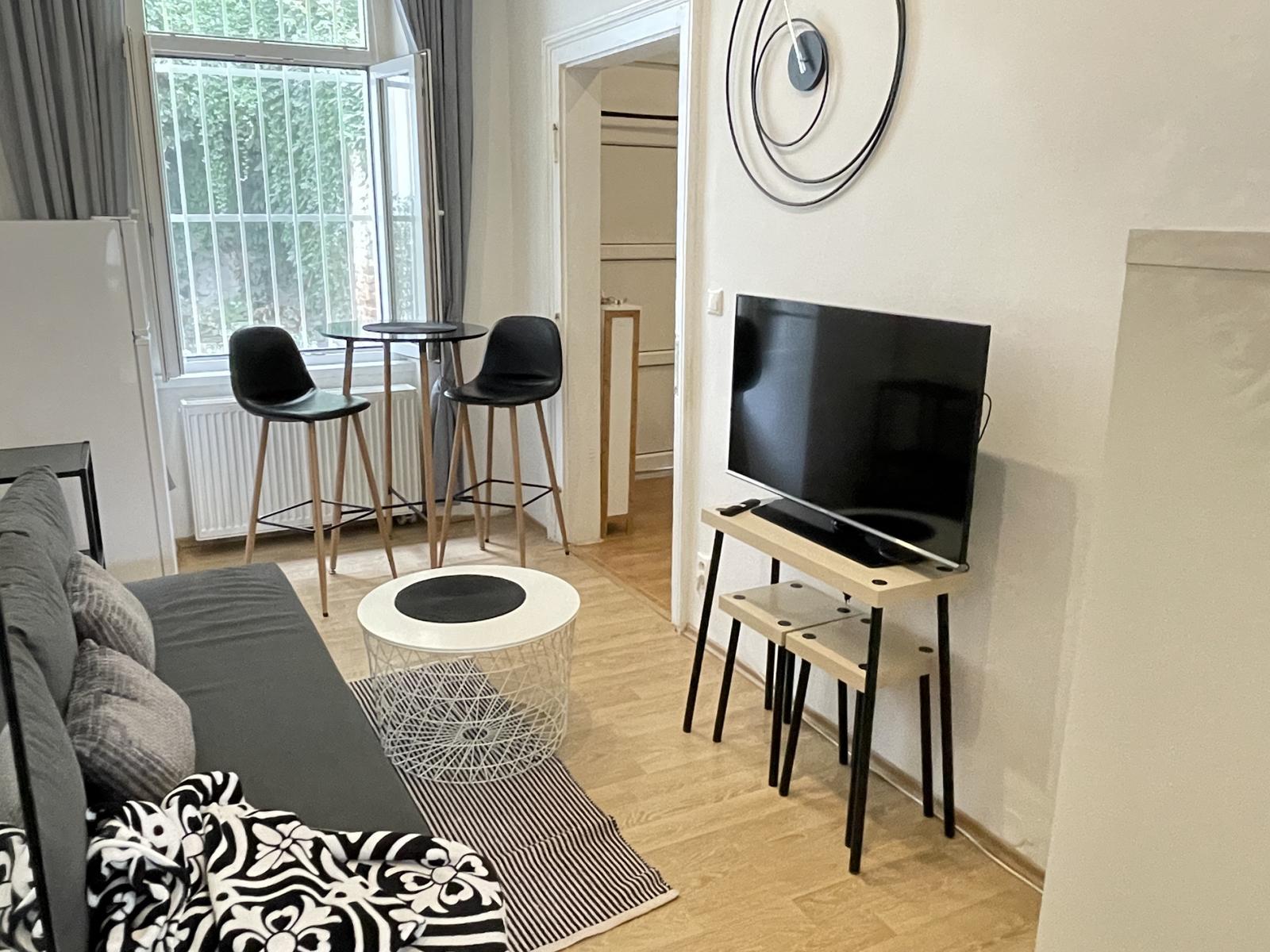 PRENAJATÉ | 1,5-izbový byt v centre Bratislavy | Ferienčíkova ulica